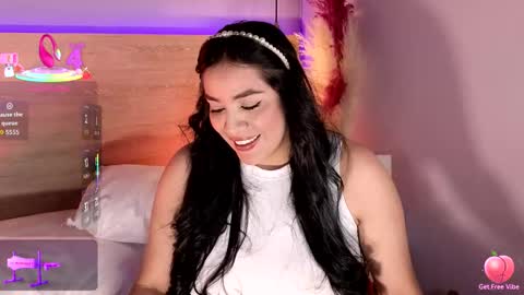Snapshot of vicserna chatting on 09.10.25 Victoria Serna  online show from 09.10.25