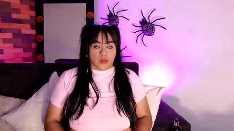 Snapshot of vicserna chatting on 10.05.25 Victoria Serna  online show from 10.05.25