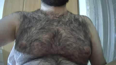 Snapshot of victorhume chatting on 10.31.25 VictorHume online show from 10.31.25