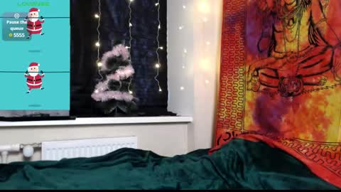 Snapshot of victori_luxury chatting on 12.14.24 victori_luxury online show from 12.14.24