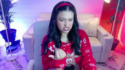 Snapshot of victoria___moon chatting on 12.19.25 victoria online show from 12.19.25