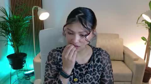 Snapshot of victoria___moon chatting on 01.06.26 victoria online show from 01.06.26