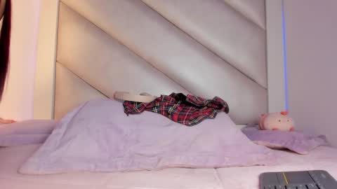 Snapshot of victoria__js chatting on 02.11.26 Victoria online show from 02.11.26