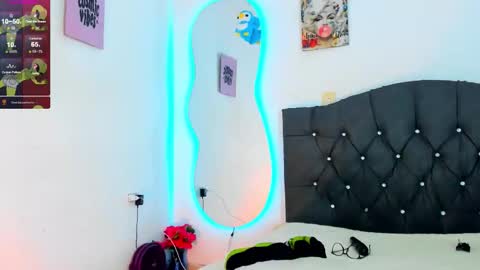 Snapshot of victoria_alien chatting on 10.21.25 Victoria independent model online show from 10.21.25