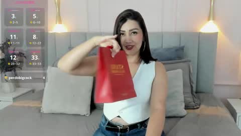 Snapshot of victoria_bourne chatting on 04.23.26 victoria online show from 04.23.26