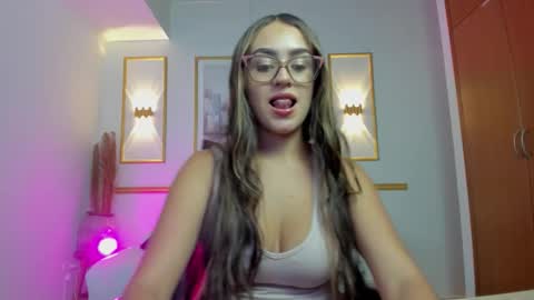 V I C T O R I A  online show from 03.17.26