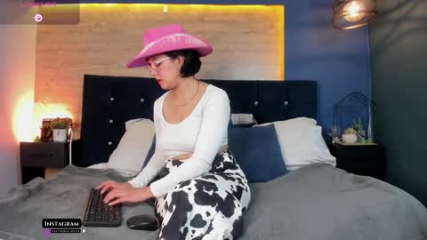 Victoria online show from 10.13.25