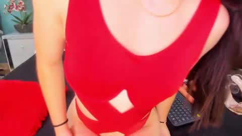 Snapshot of victoria_cutee chatting on 06.12.26 online show from 06.12.26