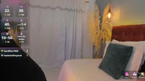 Snapshot of victoria_decapri chatting on 09.29.25 victoria online show from 09.29.25