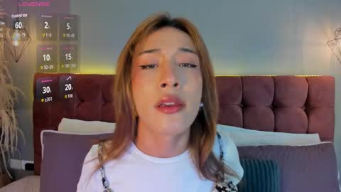 Snapshot of victoria_decapri chatting on 10.13.25 victoria online show from 10.13.25