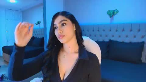 Snapshot of victoria_ellington chatting on 06.17.26 online show from 06.17.26