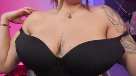 Snapshot of victoria_floyd1 chatting on 04.25.26 victoria_floyd1 online show from 04.25.26