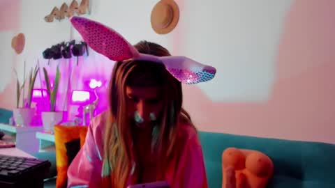 Victoria  online show from 01.29.25