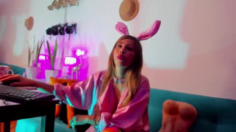 Victoria  online show from 01.29.25