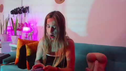 Victoria  online show from 01.31.25