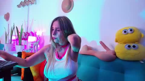 Victoria  online show from 02.05.25