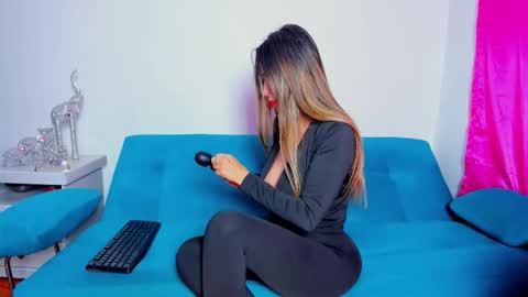 Victoria  online show from 11.27.25