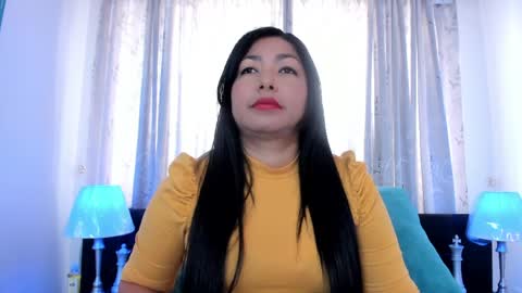 Snapshot of victoria_kim_lee chatting on 05.01.26 Victoria online show from 05.01.26