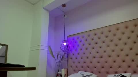 Snapshot of victoria_kitt chatting on 11.25.25 victoria_kitt online show from 11.25.25