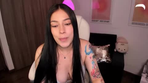 Snapshot of victoria_korss chatting on 10.24.25 Victoria online show from 10.24.25