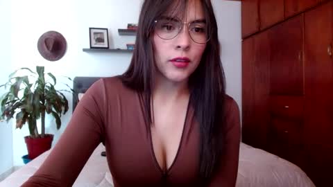 VICTORIA MARTELO online show from 04.09.26