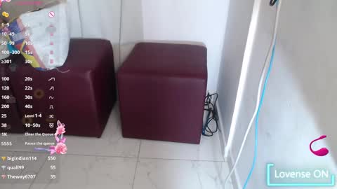 Snapshot of victoria_milf06 chatting on 01.25.25 victoria online show from 01.25.25