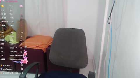 Snapshot of victoria_milf06 chatting on 02.17.25 victoria online show from 02.17.25