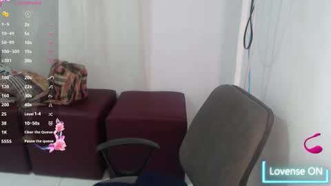 Snapshot of victoria_milf06 chatting on 02.18.25 victoria online show from 02.18.25