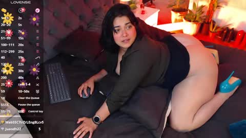 Snapshot of victoria_monteroo chatting on 05.22.26 Call me Vic online show from 05.22.26
