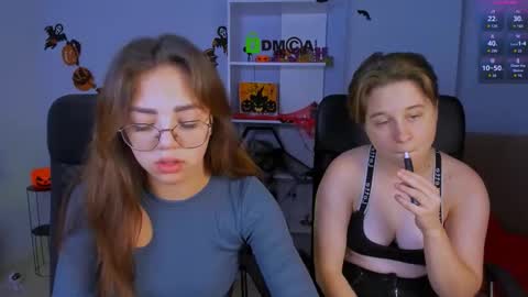 Snapshot of victoria_pretty_ chatting on 10.21.25 Victoria online show from 10.21.25