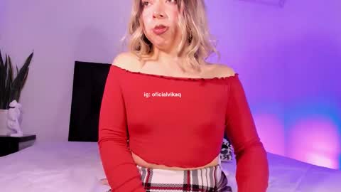 Snapshot of victoria_qq chatting on 02.25.26 D A N I online show from 02.25.26