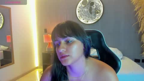 Snapshot of victoria_smellie chatting on 05.22.26 V I C T O R I A online show from 05.22.26