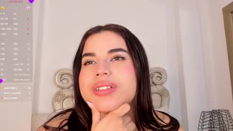 Snapshot of victoria_vallejo chatting on 03.10.25 victoria  online show from 03.10.25