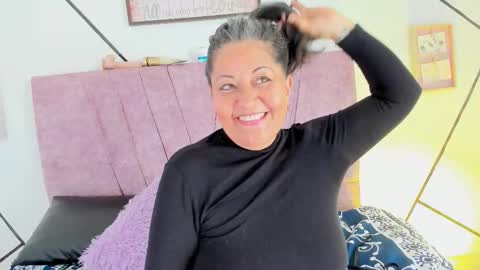 victoriaa_anderson_ online show from 12.15.25