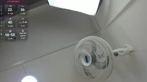 Snapshot of victoriaagray chatting on 04.11.26 VICTORIA online show from 04.11.26