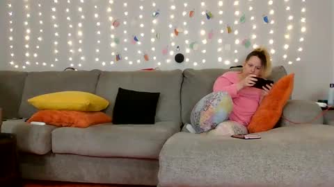 Victoria and Jesse online show from 12.21.24