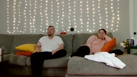 Victoria and Jesse online show from 01.04.25