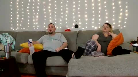 Victoria and Jesse online show from 01.05.25