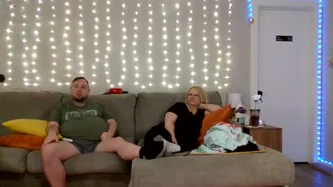 Victoria and Jesse online show from 03.08.25