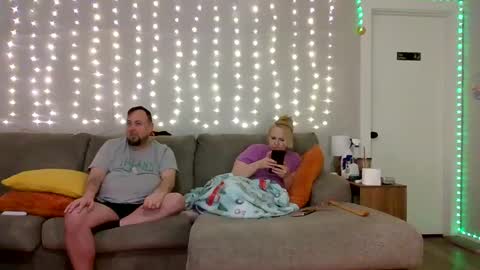 Victoria and Jesse online show from 03.12.25