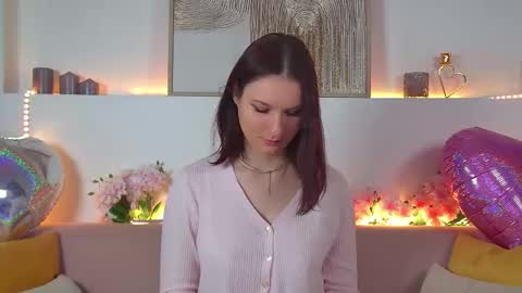 Victoria online show from 02.15.25