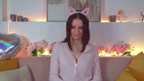 Victoria online show from 02.15.25