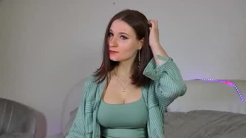 Victoria online show from 09.23.25