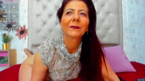 Snapshot of victoriaarousse25 chatting on 02.03.25 victoriaarousse online show from 02.03.25