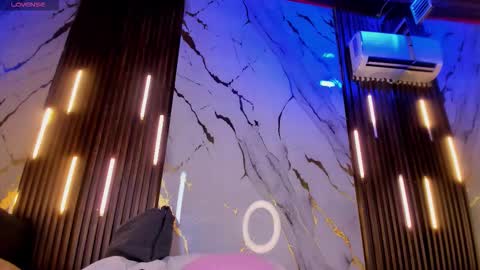 Snapshot of victoriaduarte chatting on 11.14.25 Victoria online show from 11.14.25