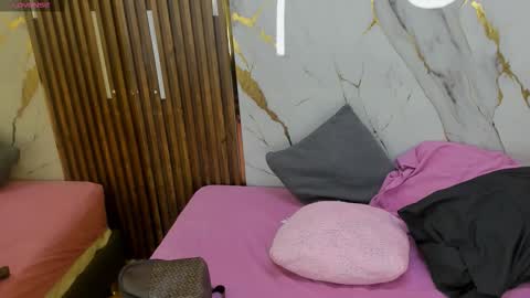 Snapshot of victoriaduarte chatting on 11.20.25 Victoria online show from 11.20.25