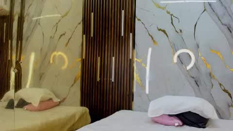 Snapshot of victoriaduarte chatting on 11.23.25 Victoria online show from 11.23.25