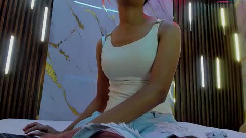 Snapshot of victoriaduarte chatting on 12.17.25 Victoria online show from 12.17.25