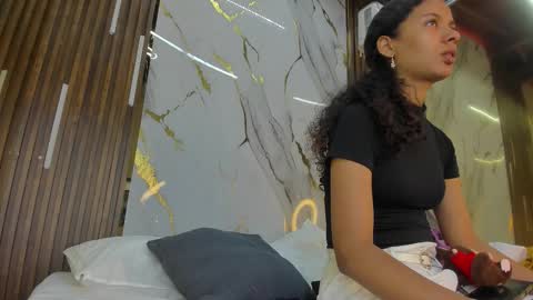 Snapshot of victoriaduarte chatting on 01.15.26 Victoria online show from 01.15.26