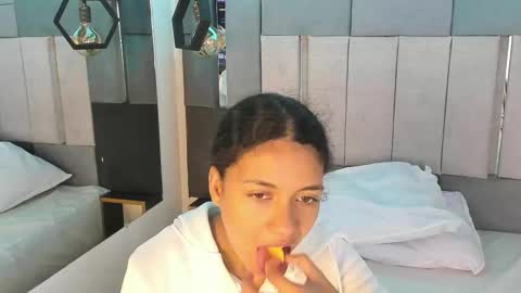 Snapshot of victoriaduarte chatting on 02.13.26 Victoria online show from 02.13.26